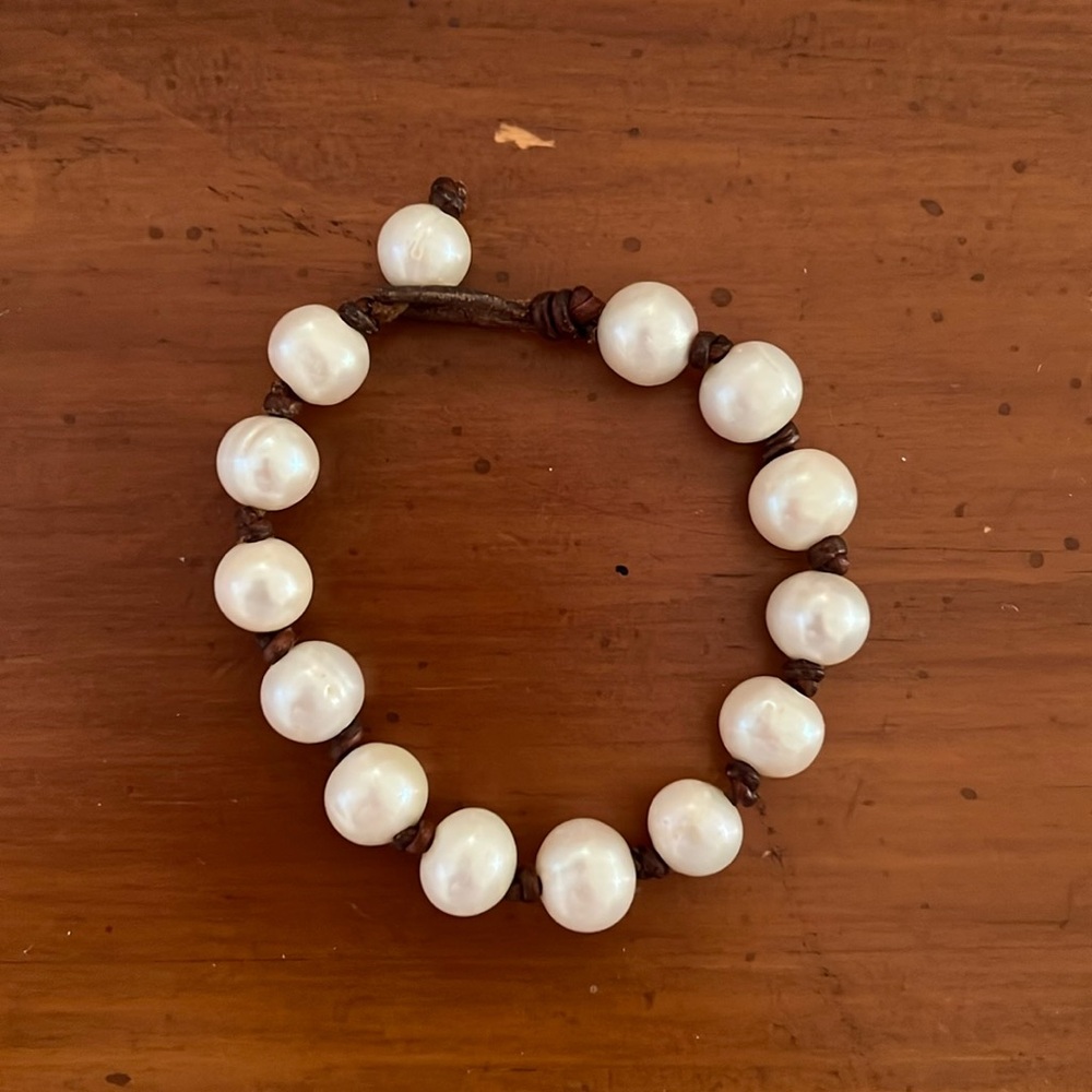 Pearl bracelet on leather cord. In great condition.